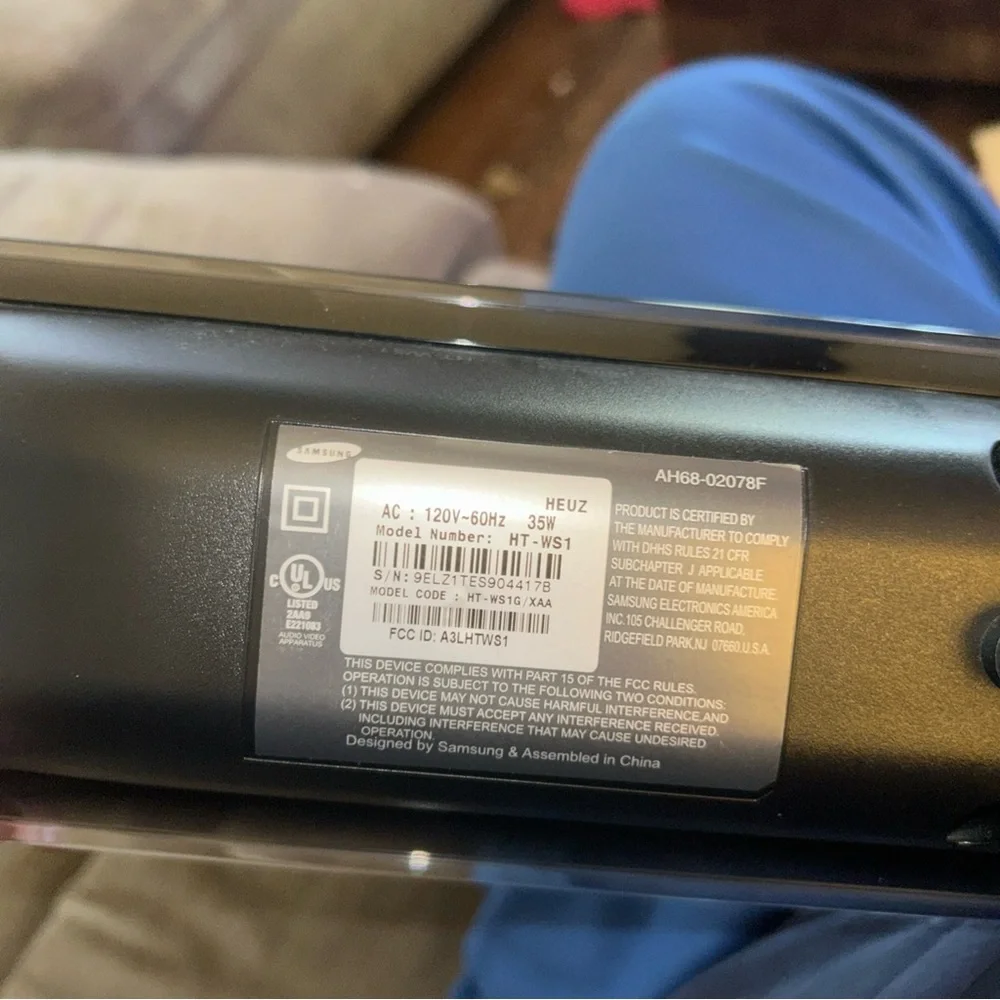 Samsung HT-WS1 Soundbar- *USED*EXCELLENT Working Condition (SOUND IS AMAZING!!)
